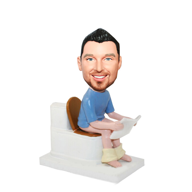 Custom Bobbleheads Reading On Toilet - Click Image to Close